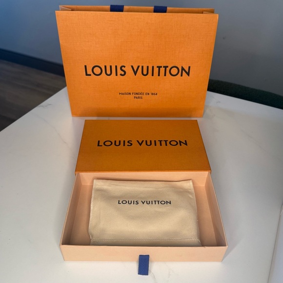 AUTHENTIC Louis Vuitton Card Holder Recto Verso Wallet in Monogram - Picture 3 of 12